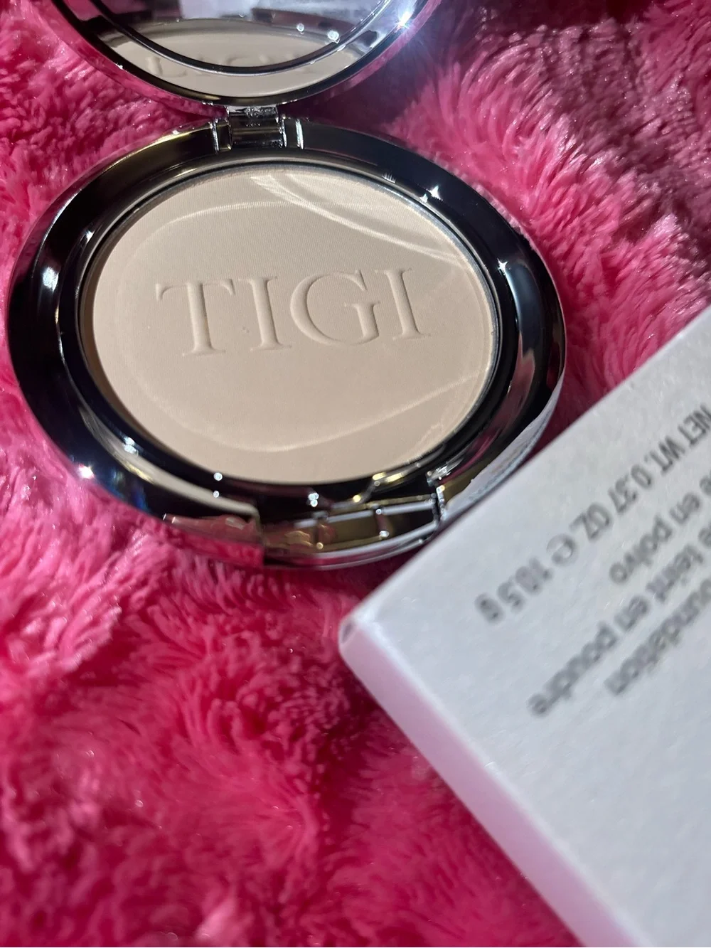 TIGI pressed powder